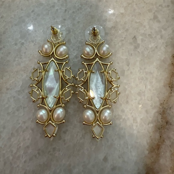 Kendra Scott Genevieve Gold Statement Earrings in Ivory Mix - Picture 2 of 2